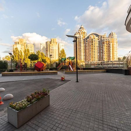 New Building Near Arena City Lesi Ukrainky 7A Киев Экстерьер фото