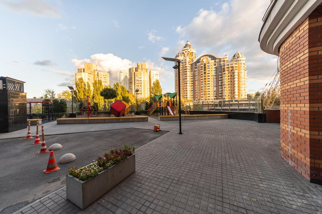 New Building Near Arena City Lesi Ukrainky 7A Киев Экстерьер фото
